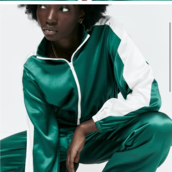 Satin like green track suit Zara with white piping - Picture 2 of 14